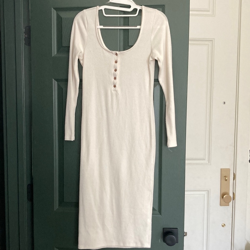 Heart & Hips Cream Fitted MIDI Dress M